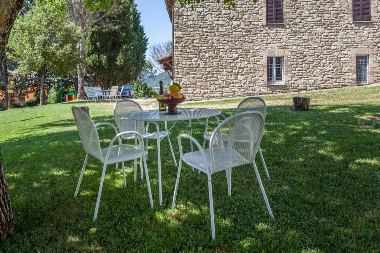 Villamena Assisi Bagian luar foto