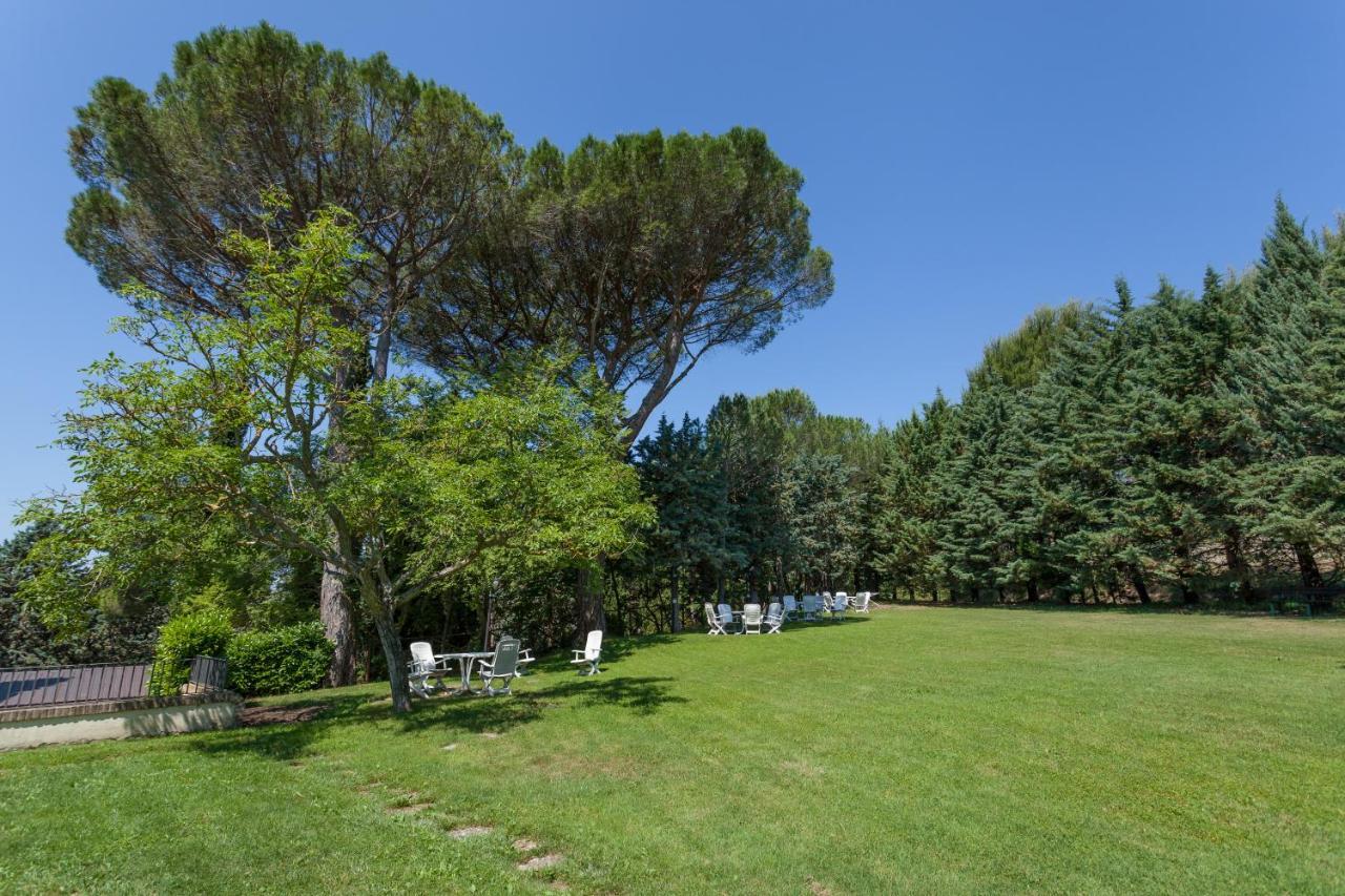 Villamena Assisi Bagian luar foto